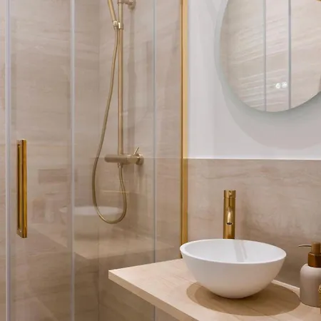 Exceptional Facing Palais 3 戛纳